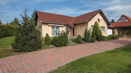 Balaton property.  A family house is for sale in the central part of Gyenesdiás, which has been continuously maintained and protected. The outdoor pool makes the relaxation even more unforgettable.