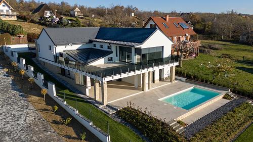 Luxury & smart family house is for sale on a plot of 2200 m only 6 km from Balaton and Hévíz.