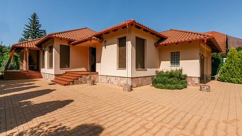 Hévízi ingatlan.  Családi otthon nyugodt környezetben