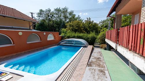 Hévízi ingatlan.  Medencés családi ház Hévíz belvárosához közel, lakhatásra és üzleti célra eladó!