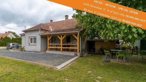  Eladó egy rendezett kis faluban, csendes mellékutcában található családi ház