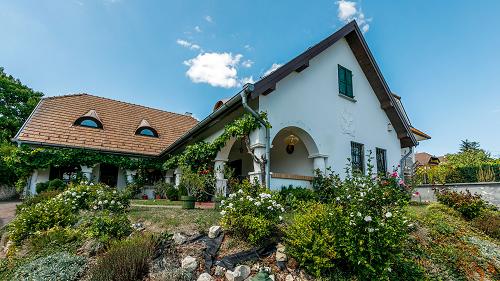 Panorámás, Balatoni ingatlan, Tradicionális stílus.  