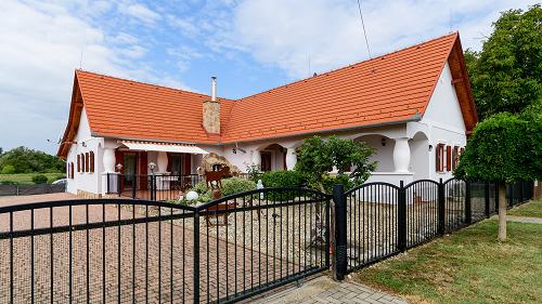 Balatoni ingatlan, Tradicionális stílus.  