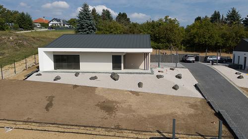 Új építésű, Panorámás.  Eladó egy igényesen kivitelezett, energiatakarékos otthon.