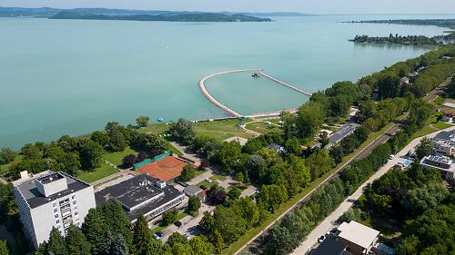 Balaton property, Commercial properties.  In Balatonszárszó, it is a project for constructing of several holiday units for sale on the 1,853 m2 area of a property currently functioning as a resort. In connection with the details of the real estate, please contact our sales colleagues.