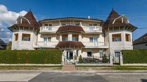 Eladó panzió a hévízi tó közelében