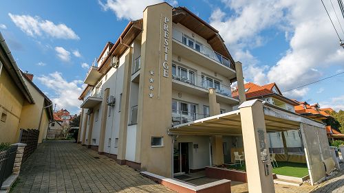 Immobiliën in Héviz, Handelszaken.  