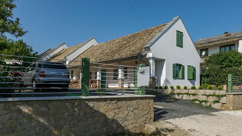 Üzleti lehetőségek.  Eladó Lesencetomajon hangulatos vidéki apartmanház.