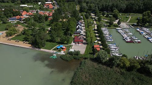 Vues panoramique , A Proximité du lac Balaton, Commerces.  