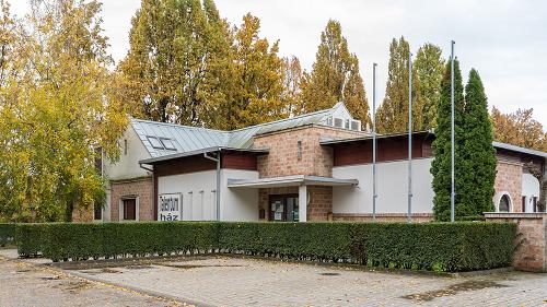 Üzleti lehetőségek.  A jelenleg magán oktatási intézményként funkcionáló létesítmény összesen 308 m² hasznos alapterülettel rendelkezik.