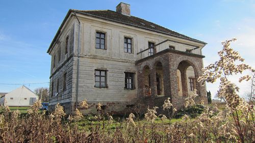 Aussicht, Immobilie mit Privatsphäre, Traditionelle Immobilien.  Herrschaftliches Herrenschloss, eine Autostunde vom Plattensee entfernt. 
Dieses Renovierungsprojekt kann zu einem Juwel ungarischer Architektur und Geschichte werden.