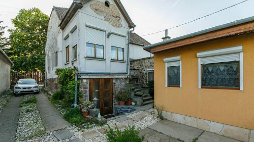 Üzleti lehetőségek.  Ingatlan Badacsonytomaj központjában – üzleti lehetőség!